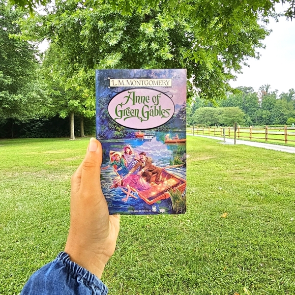 Anne of Green Gables by L M Montgomery 1995 Paperback, Like New - Picture 1 of 10